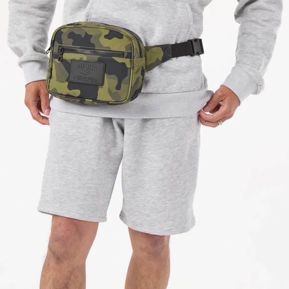NEW ALOHA Collection Camo Keep It Light Hip Pack - Picture 2 of 7